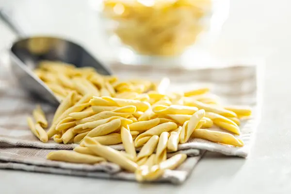 Fusilli Pugliesi Italian Twisted Pasta Scoop — Stock Photo, Image
