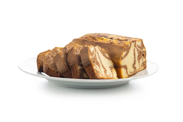 대리석 스폰지 케이크 배경에 접시에 코코아와 바닐라 케이크 — 스톡 사진