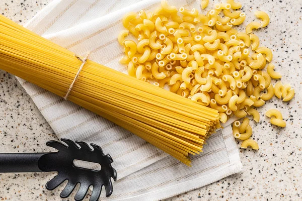 Raw Macaroni Pasta Spaghetti Uncooked Rigatoni Kitchen Table — Stock Photo, Image