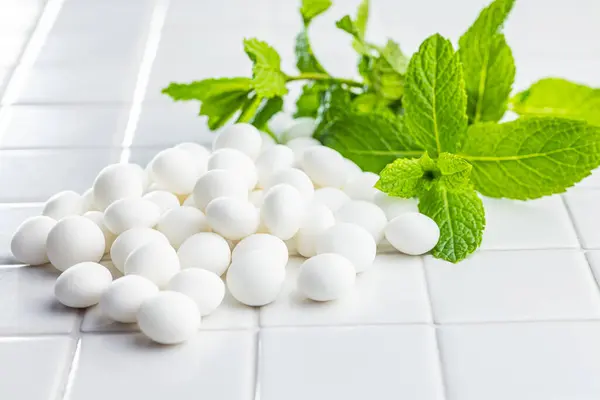 Mint Candies Menthol Bonbons Mint Leaves White Table — Stock Photo, Image