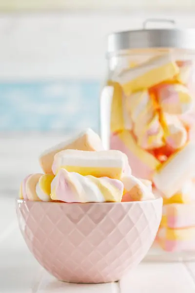 Sweet Colorful Marshmallows Bowl White Kitchen Table — Stock Photo, Image
