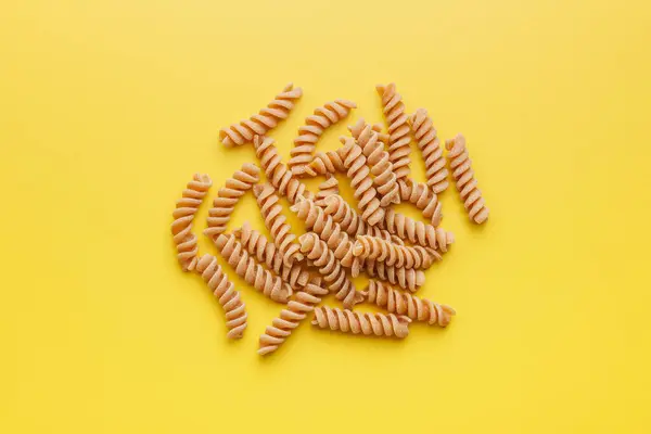 Raw Whole Grain Fusilli Pasta Gnocci Pasta Uncooked Pasta Yellow — Stock Photo, Image