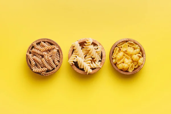 Raw Whole Grain Fusilli Pasta Gnocchi Pasta Uncooked Pasta Yellow — Stock Photo, Image