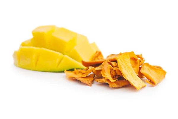 Torkad Mango Frukt Isolerad Den Vita Bakgrunden — Stockfoto