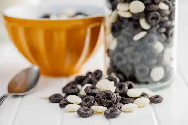 Cereali Dolci Colazione Sul Tavolo Bianco — Foto Stock