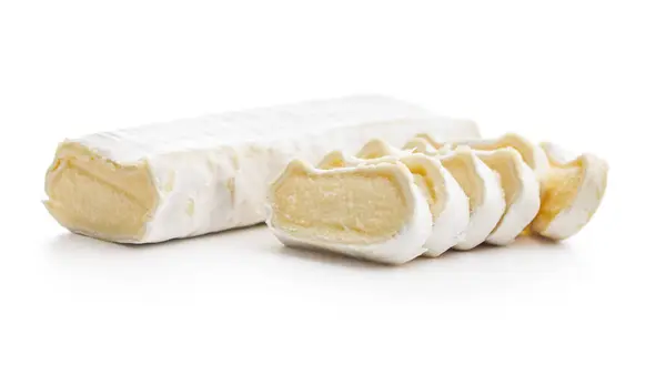 Beyaz Arka Planda Izole Edilmiş Lezzetli Dilimlenmiş Yumuşak Peynirin Fotoğrafı — Stok fotoğraf