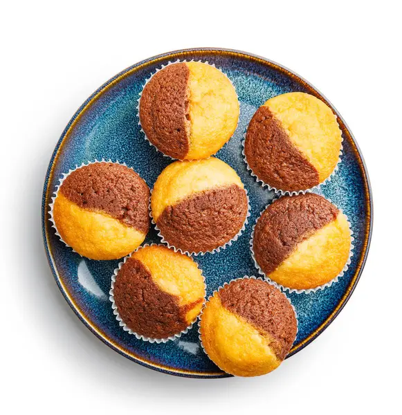 Nahaufnahme Eines Muffins Auf Teller Isoliert Auf Weißem Hintergrund — Stockfoto