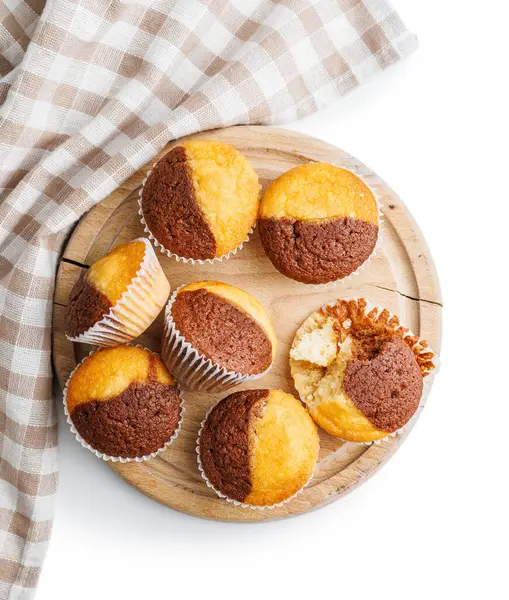 Primer Plano Muffins Tabla Cortar Aislado Sobre Fondo Blanco —  Fotos de Stock