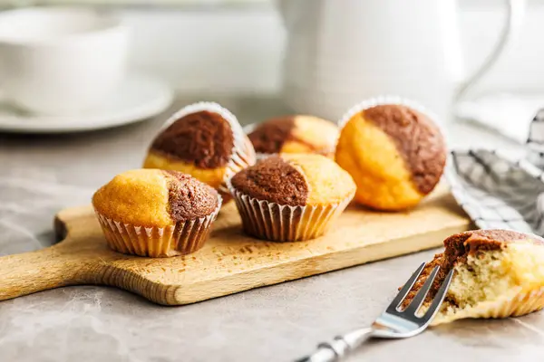 Close Muffins Cutting Board Kitchen Table — Stock fotografie
