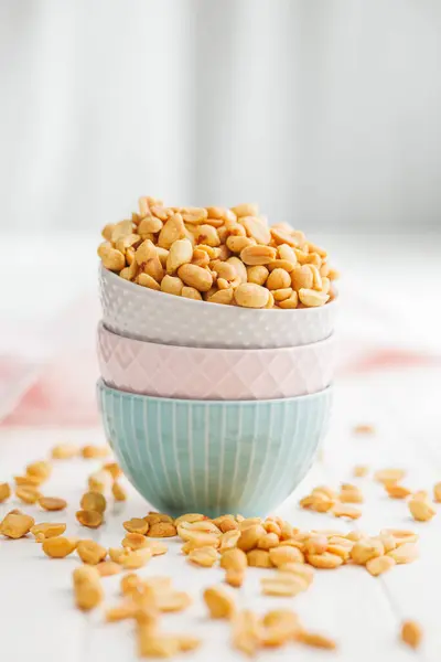 Salted Roasted Peanuts Bowl Kitchen Table Images De Stock Libres De Droits