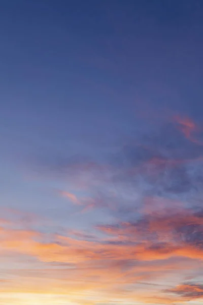 Μπλε Ουρανός Και Ροζ Σύννεφα Φόντο Στο Ηλιοβασίλεμα — Φωτογραφία Αρχείου