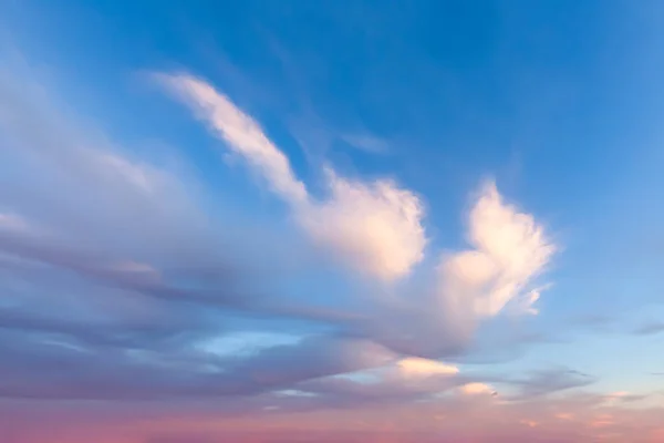 Beautiful Wispy Clouds Pink Blue Background — Stock Photo, Image