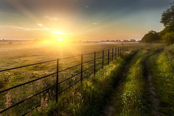 Castle Rising Englischen Norfolk Atemberaubender Sonnenaufgang Über Ackerland Und Feldwegen Stockfoto