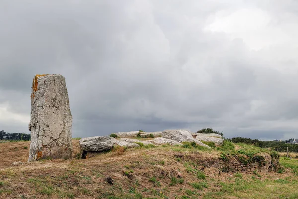 Dolmen Pierres Tabakları - Brittany, Locmariaquer 'deki ünlü megalitik anıt