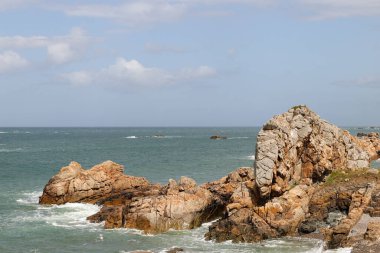 Brittany 'nin Rocky sahili - Pink Granite Sahili, Le Gouffre, Cote de Granit Rose, Plougrescant, Brittany, Fransa