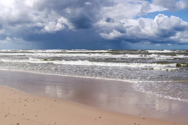 Costa Del Mar Báltico Playa Salvaje Con Nubes Lluvia Horizonte — Foto de Stock