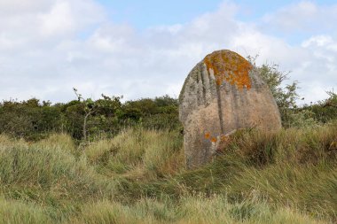 Run ar Gam 'dan Menhir Trebeurden yakınlarında, Brittany, Fransa