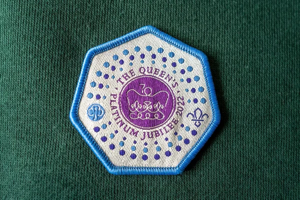 Southampton 13Th November 2022 Cub Scout Badge Commemorating Platinum Jubilee — Stock Photo, Image