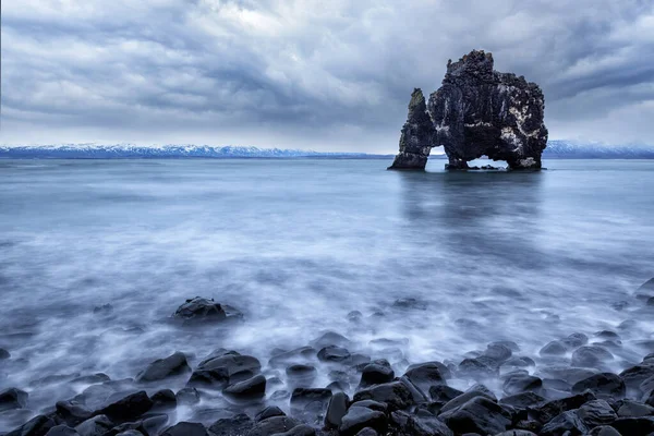Hvitserkur Troll Rock Numa Praia Lava Uma Formação Natural Rocha — Fotografia de Stock