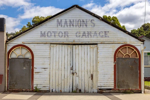 ビーコンズフィールド タスマニア州 2023年1月29日 この豊かな金鉱山町に1924年に設立されたマニオンのモーターガレージ この本格的な建物は この歴史的な場所の豊かな遺産の一部です — ストック写真