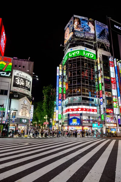 Tokió Japán 2016 Június Shinjuku Kerület Éjszaka Gyalogosokkal Zebrán Városi — Stock Fotó
