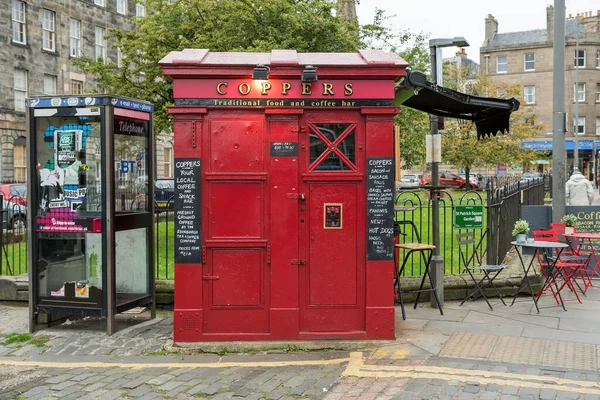 苏格兰爱丁堡 2013年10月11日 圣帕特里克广场花园的科珀斯咖啡厅和食品亭 这个小小的外卖场地很受当地人和游客的欢迎 — 图库照片