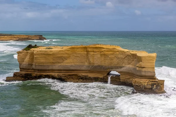 stock image The Baker's Oven so called for the shape of the natural arch in the cliff face. A sea stack on the coast of the Great ocean Road, Australia.