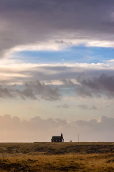 Budakirkja Black Church Halbinsel Snaefellsnes Island Sonnenaufgang Dieser Tradition Hölzerne lizenzfreie Stockfotos