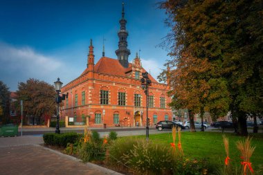 Gdansk 'ın gündoğumundaki sonbahar manzarası. Polonya