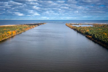 Vistula Nehri Baltık Denizi 'ne akıyor. Polonya