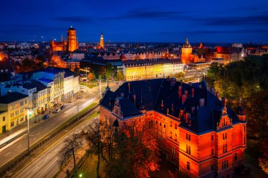 Polonya 'nın ana kasabası Gdansk, alacakaranlıkta.