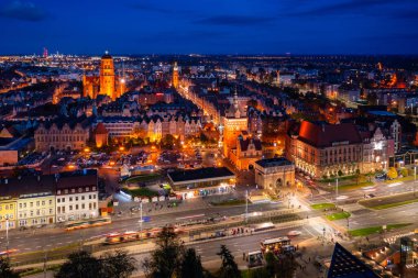 Polonya 'nın ana kasabası Gdansk, alacakaranlıkta.