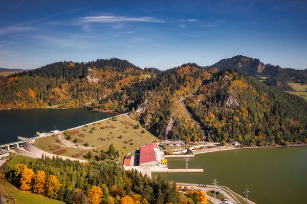 Schöne Landschaft Mit Czorsztyn See Und Pieniny Berge Herbstlichen Farben — Stockfoto