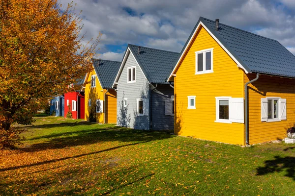 Bunte Skandinavische Häuser Herbstlicher Kulisse Polen — Stockfoto