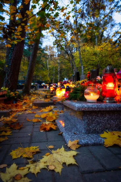 Färgglada Ljus Kyrkogården Alla Helgons Dag Polen — Stockfoto