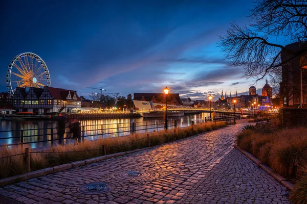 Die Herbstliche Stadt Danzig Spiegelt Sich Der Abenddämmerung Fluss Motlawa — Stockfoto
