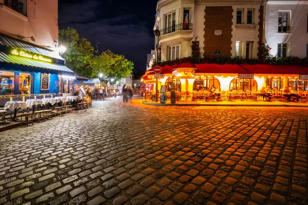 フランス 9月16 2022 モンマルトルの通りに観光客 同じ名前の丘の上に位置するパリの歴史的な地区 フランス — ストック写真