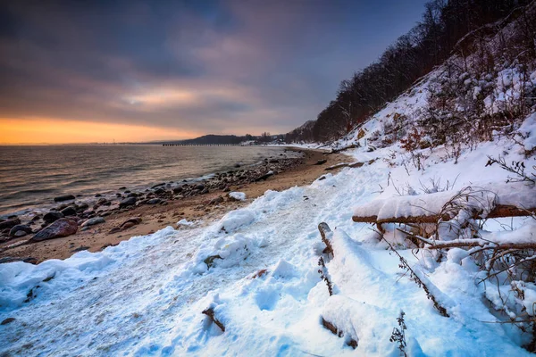 Vackert Landskap Klippan Gdynia Orlowo Snöig Vinter Östersjön Polen — Stockfoto