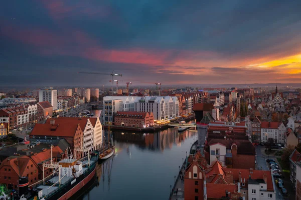 Piękne Miasto Gdańska Nad Rzeką Motławą Zachodzie Słońca Polska — Zdjęcie stockowe