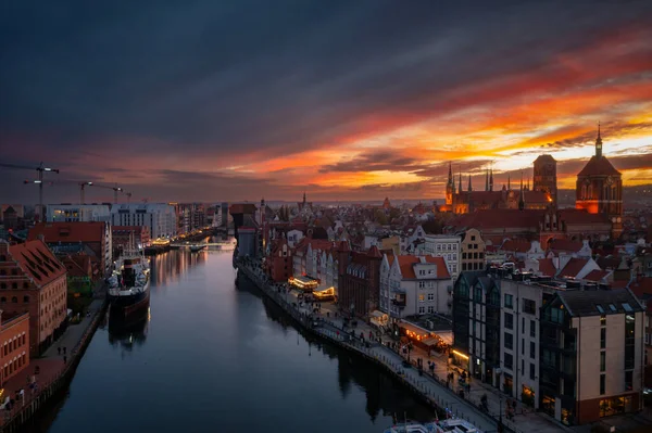 Hermosa Ciudad Gdansk Sobre Río Motlawa Atardecer Polonia — Foto de Stock