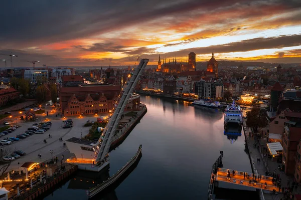 Piękne Miasto Gdańska Nad Rzeką Motławą Zachodzie Słońca Polska — Zdjęcie stockowe