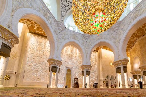Abu Dhabi Uae March 2014 Interior Sheikh Zayed Grand Mosque — Stock Photo, Image