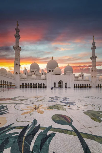 Abu Dhabi Emiratos Árabes Unidos Marzo 2014 Mezquita Sheikh Zayed —  Fotos de Stock