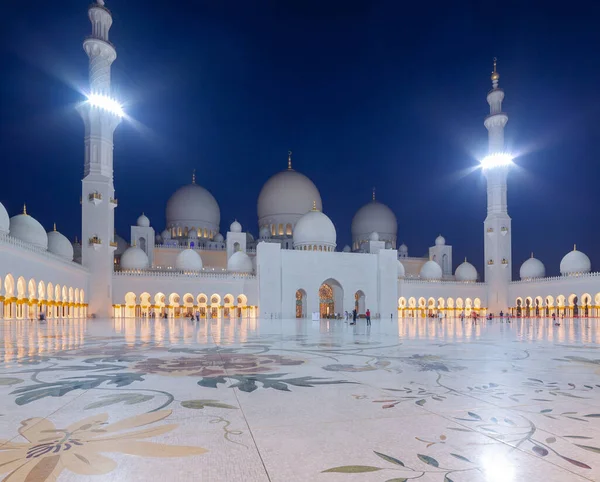 2014年3月26日 阿布扎比谢赫扎耶德大清真寺 Sheikh Zayed Grand Mosque 阿布扎比的Grang清真寺是阿拉伯联合酋长国最大的清真寺 — 图库照片