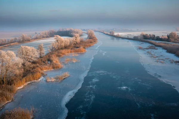 ポーランドヴィスワ フェンスの凍結風景 — ストック写真