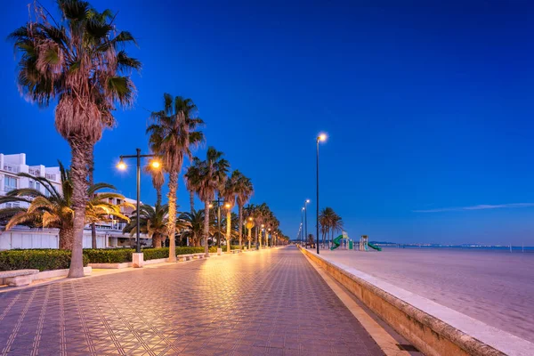 スペイン バレンシアのプラヤデラス アレナスビーチでの美しい遊歩道夜明け — ストック写真
