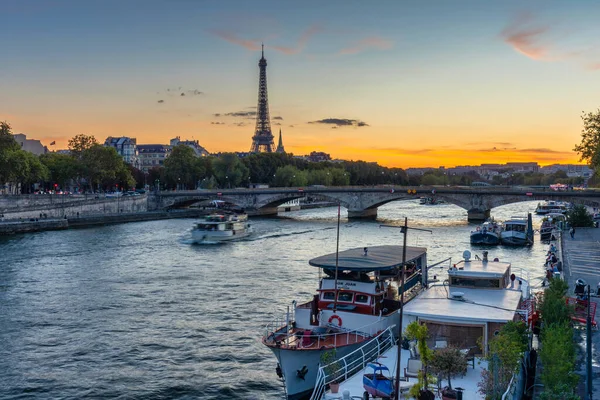 Párizs Franciaország Szeptember 2022 Eiffel Torony Szajna Partján Párizsban Naplementekor — Stock Fotó