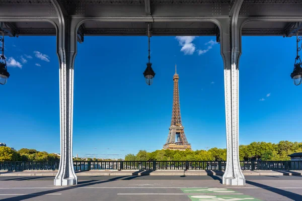 パリの歴史的なポン ハカム橋の風景 — ストック写真