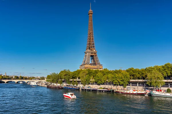 Эйфелева Башня Берегу Сены Париже Летом Франция — стоковое фото