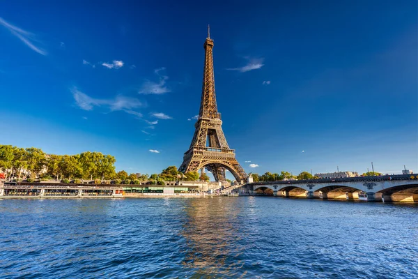 Wieża Eiffla Nad Sekwaną Paryżu Latem Francja — Zdjęcie stockowe